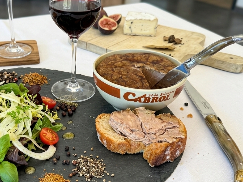 Charcuterie cabrol terrine sur planche