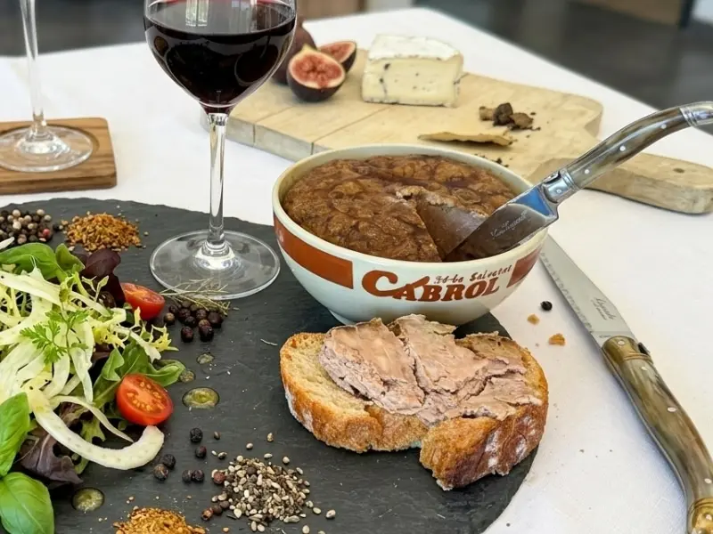 Charcuterie cabrol terrine sur planche